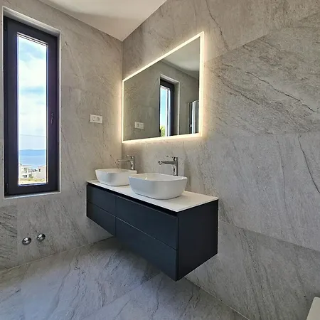 Villa White