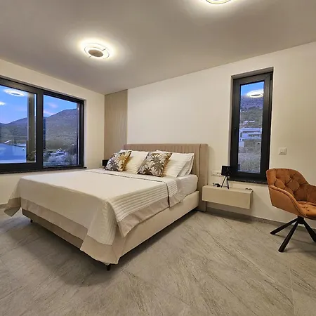 White Villa Podstrana